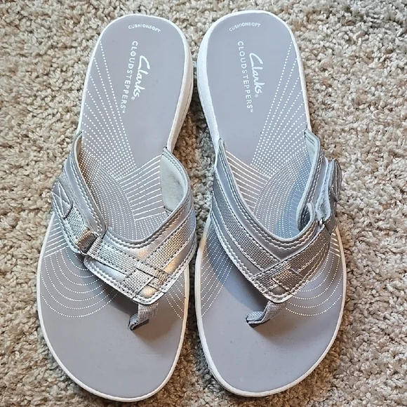 Clarks Cloudstepper Silver Sandals with Ergonomic Footbed & Adjustable Strap - Picture 1 of 7